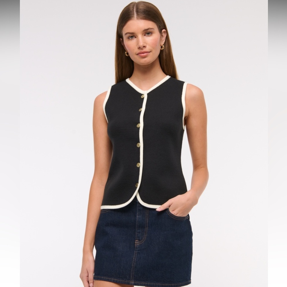 Abercrombie & Fitch Black and Cream High-V LuxeLoft Sweater Vest